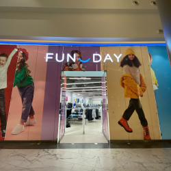 Оформление интерьера сети магазинов Fun Day г. Грозный, ТЦ Грозный Молл