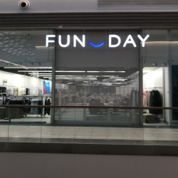 Оформление интерьера сети магазинов Fun Day г. Екатеринбург, ТЦ Veer Mall